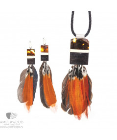 Earrings and pendant with amber and wood.
