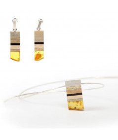 Earrings and pendant made of amber and wood.